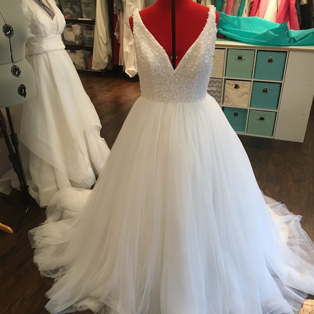 Carrafina wedding gown size 14
